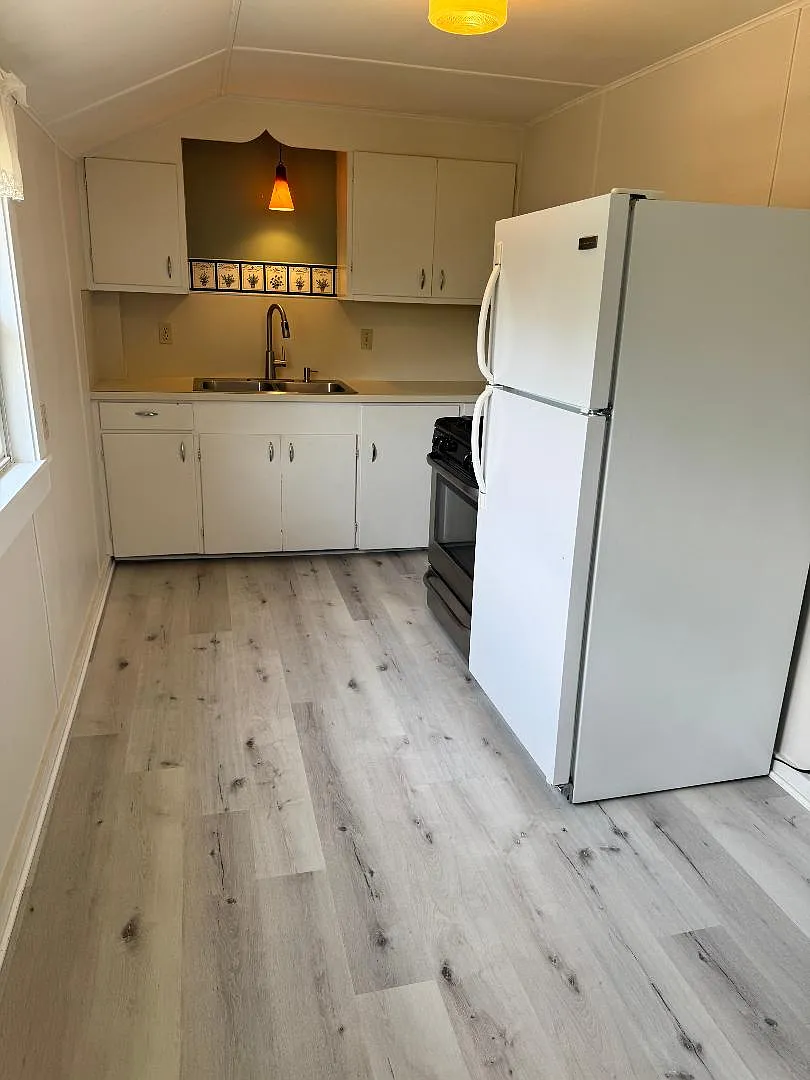 301 Elliott Ave — Photo 3
