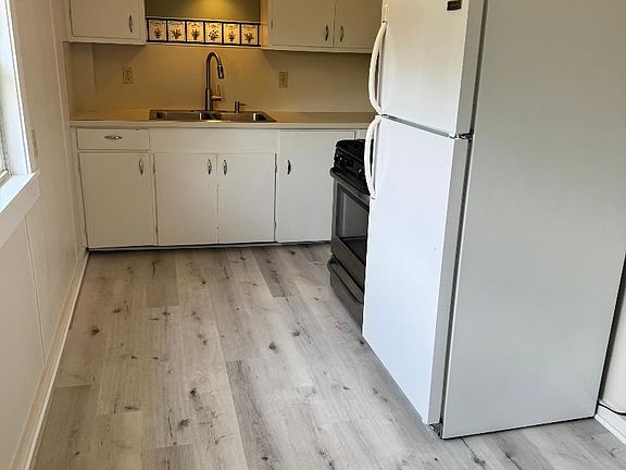 3rd image of 301 Elliott Ave