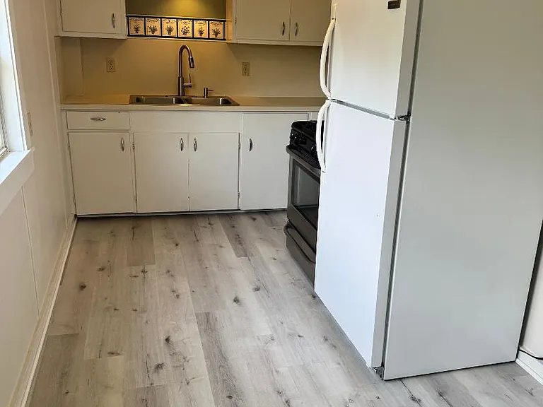 301 Elliott Ave — Photo 3