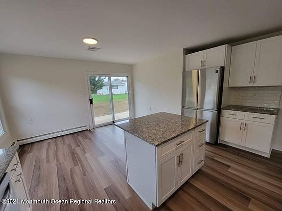 4th image of 394 Saint Thomas Dr