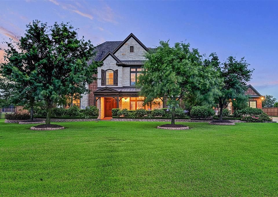STUNNING PERRY ESTATE ON A PRIVATE 1 ACRE LOT OFFERED FOR THE FIRST TIME IN GATED WHISPERING LAKES RANCH. INCREDIBLE DESIGN THAT HAS BEEN BEAUTIFULLY UPDATED FROM TOP TO BOTTOM PROVIDES LARGER THAN LIFE ENTERTAINING AND A BACKYARD OASIS THAT IS SURE 