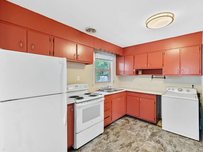 904 Beverly Dr — Photo 5