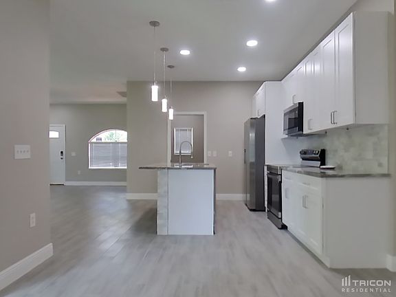 5th image of 486 Britten Dr