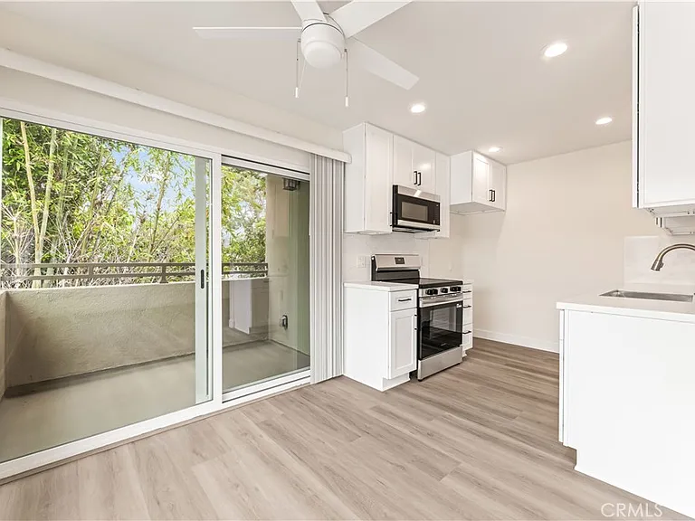 5409 Radford Ave #7 — Photo 6