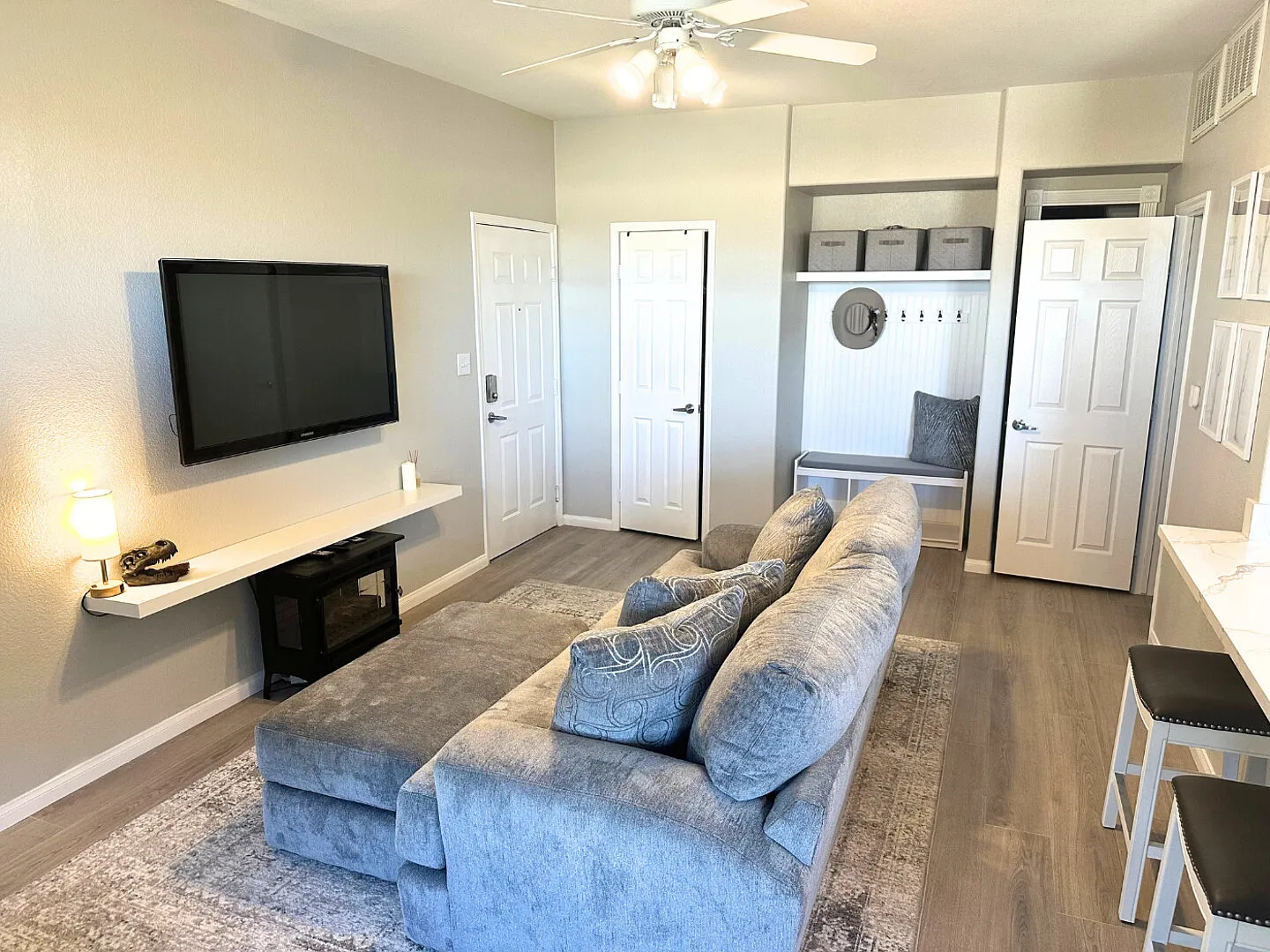 Welcoming 1BR Condo in Gated Community - Pool, Quiet, Move-In Ready — Photo 4