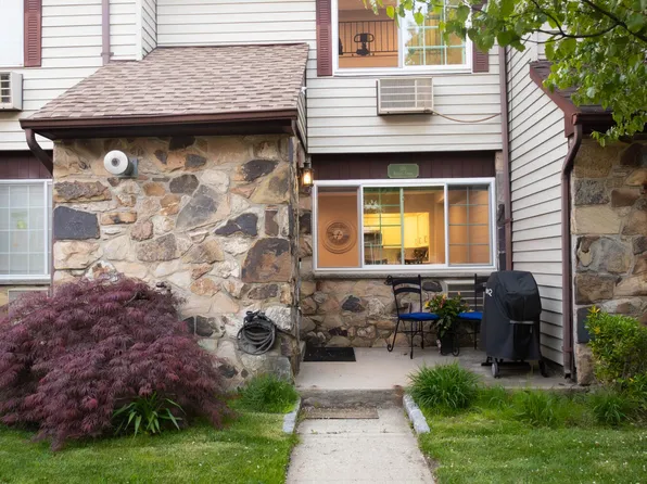 17 Fuller Ct #A, Staten Island, NY 10306
