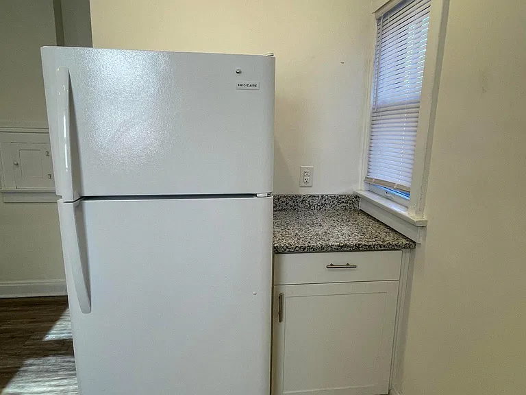 2998 Indianola Ave — Photo 8