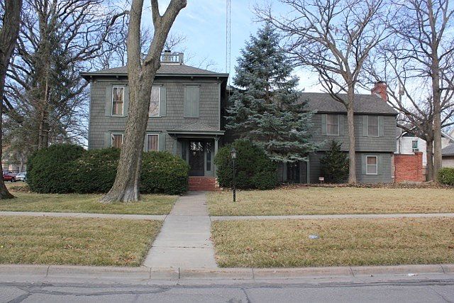 1st image of 119 S Taylor St