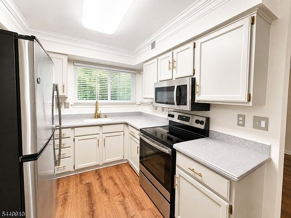 3rd image of 14 Stevens Ct