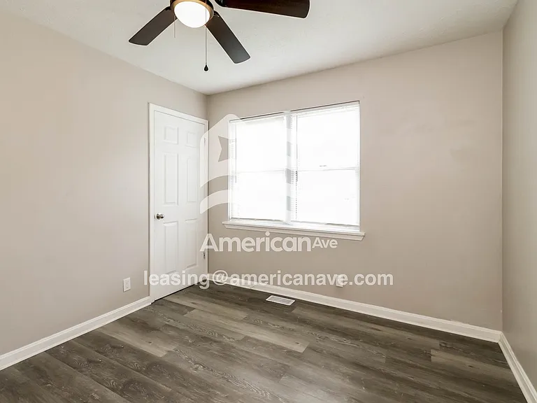 1424492_013_bedroom_13.jpg