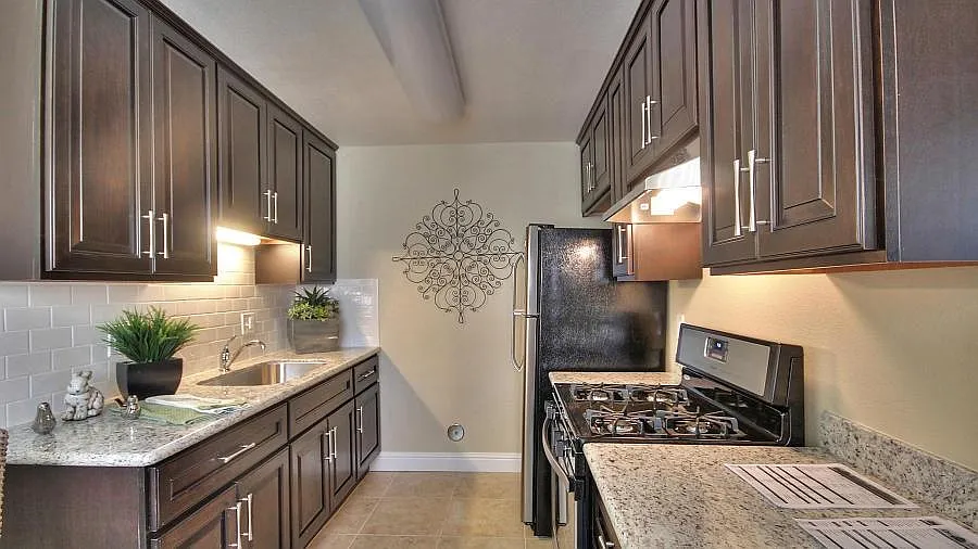 1186 Lincoln Boulevard — Photo 3