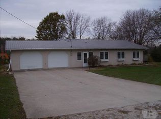 1010 74th St, Belle Plaine, IA 52208