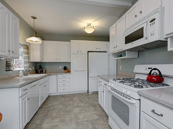5th image of 943 N Garfield Ave
