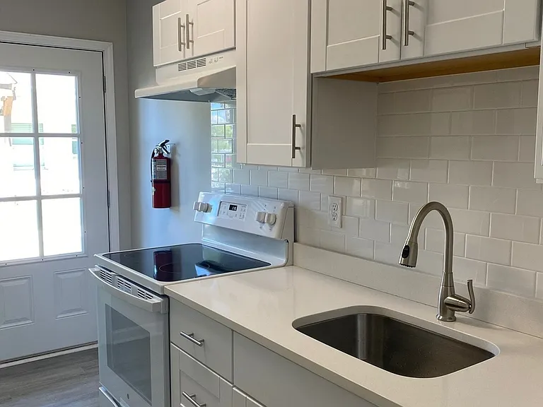 Clairmont Court Apartments — Photo 4