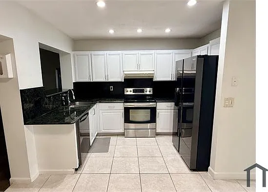 4 bed, 2000 sqft, $4,000 — Photo 3