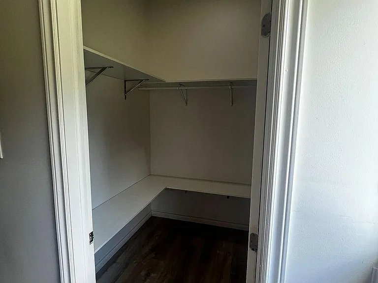 16632 York Durham Line N #GARAGE — Photo 25