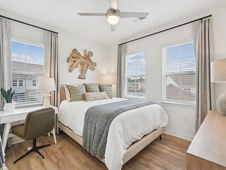 Hamlet Barclay West - Homes & Townhomes for Rent — Photo 10