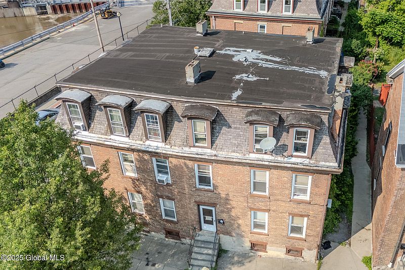 2nd image of 15 N Mohawk Street