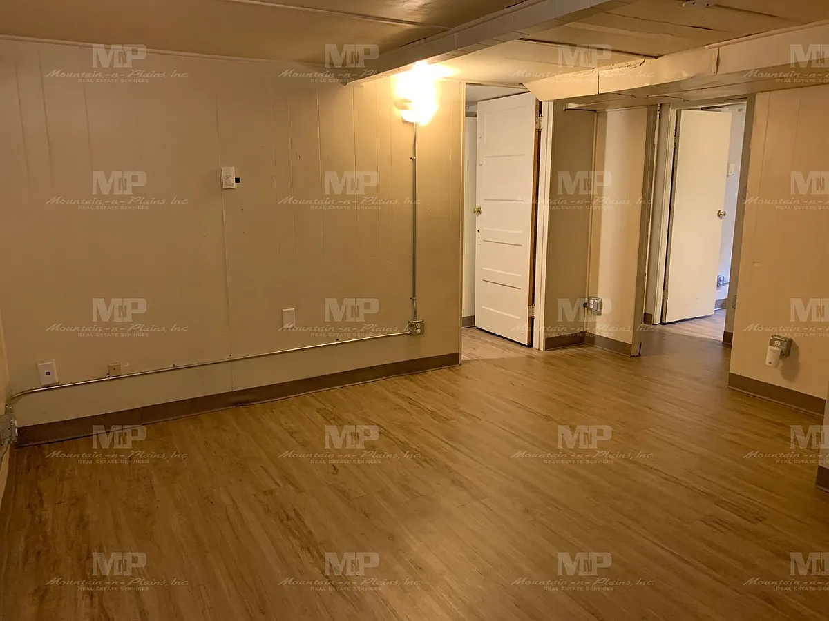 Building Photo - 622 1/2 S Loomis Ave