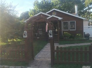 29 Oaklawn Ave, Farmingville, NY 11738