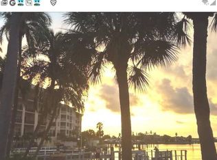 282 Treasure Island Cswy, Treasure Island, FL 33706