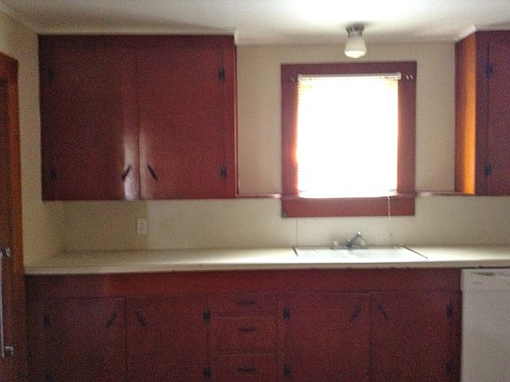 5th image of 108 S Holly St
