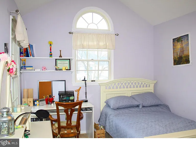 25 Benjamin Rush Ln — Photo 15