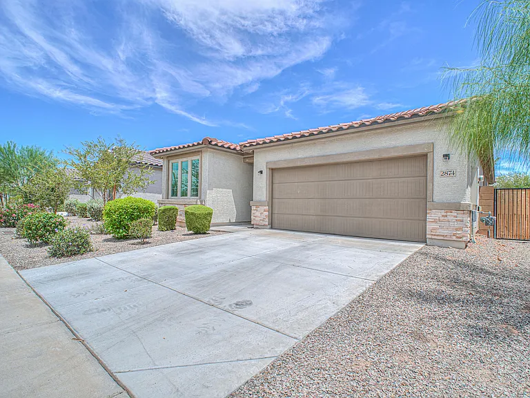 2874 N Blossom Ln — Photo 2
