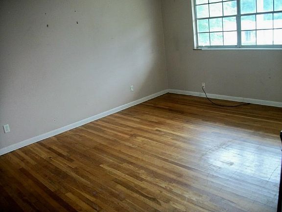 4th image of 674 Wynnhurst St