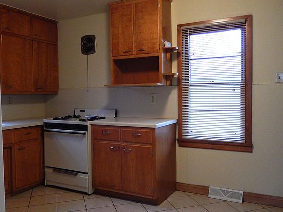 2nd image of 160 N Blaine Ave