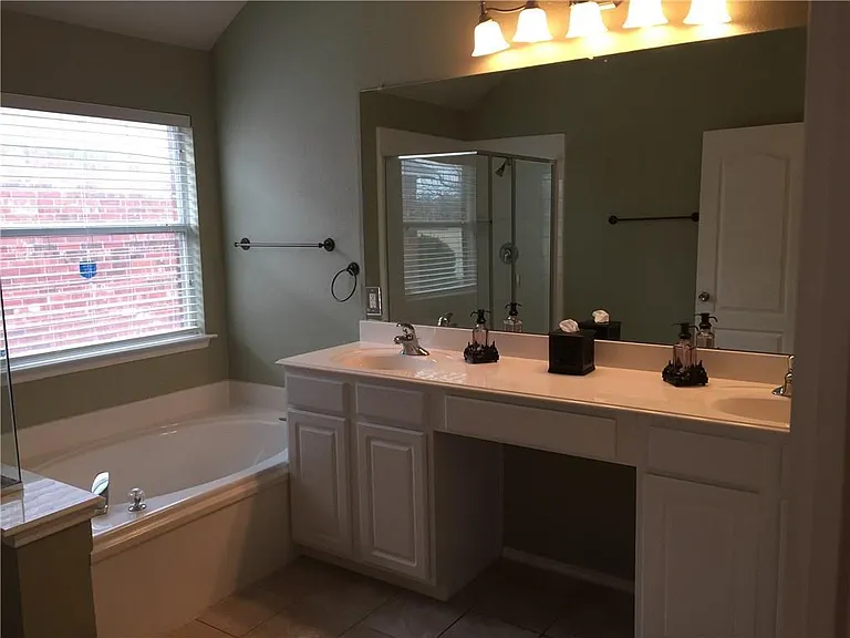 1546 Bradford Trace Dr — Photo 9