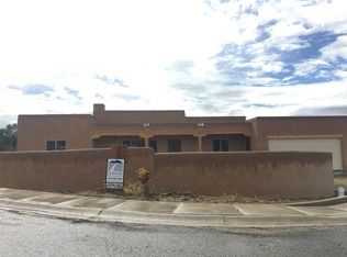204 Las Olas Dr, Taos, NM 87571