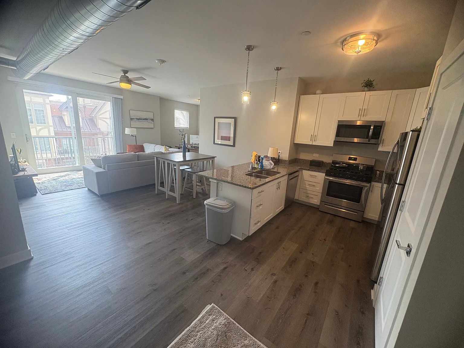 1 bed, 750 sqft, $2,000 — Photo 3