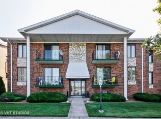 11305 S Roberts Rd APT D, Palos Hills, IL 60465