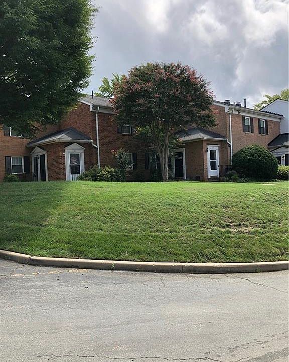 1st image of 15 Rock Garden Ln