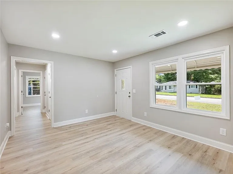 2862 Argyle Dr NW — Photo 8