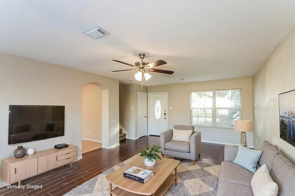 4 bed, 2.5 bath, 1968 sqft, $2,045 — Photo 4