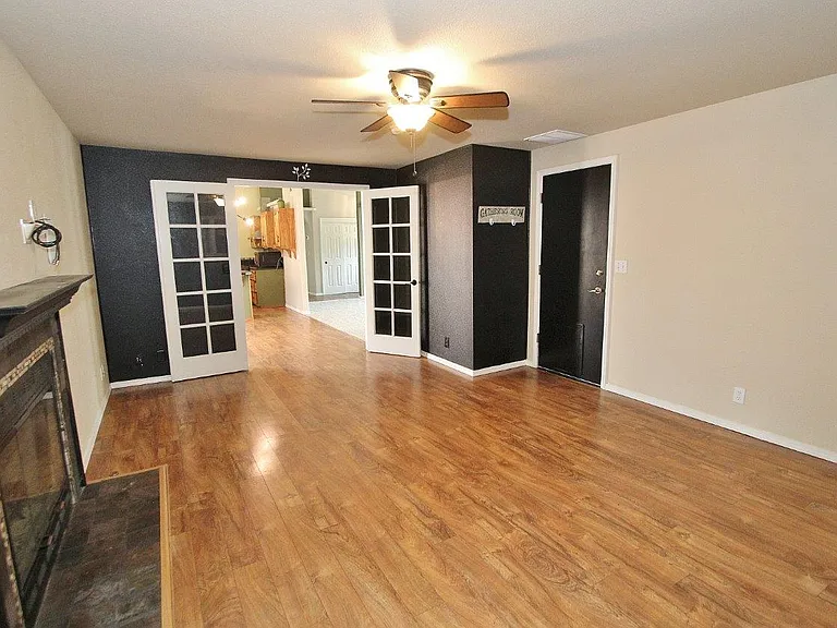 6153 N Portsmouth Ave — Photo 17