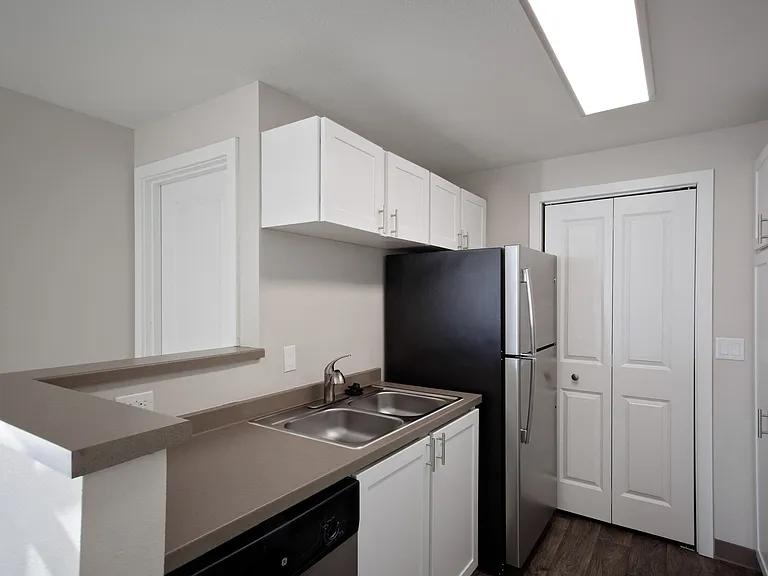 Stonesthrow Apartments — Photo 23