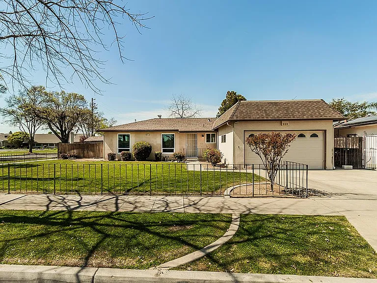 4411 N Winery Ave — Photo 17