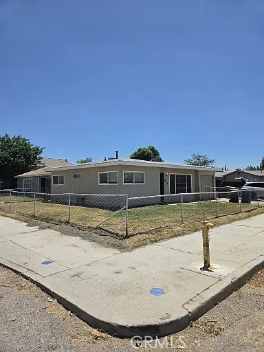 431 N Sepulveda Ave — Photo 3