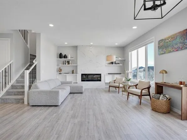 179 NE Lucas Hts NW, Calgary, AB T3P 1X4
