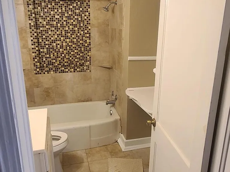 327 Decelle St #B — Photo 19