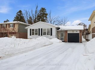 32 Cynthia Ct, Barrie, ON L4M 2X4