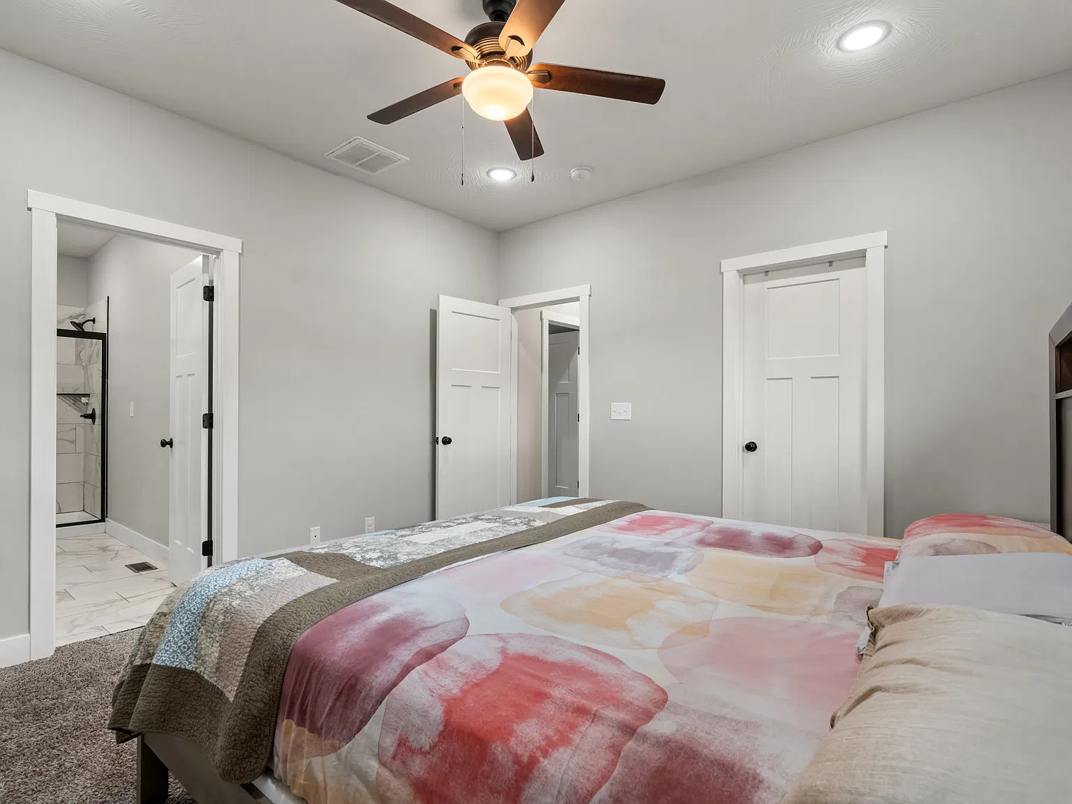 3 bed, 2020 sqft, $2,200 — Photo 3