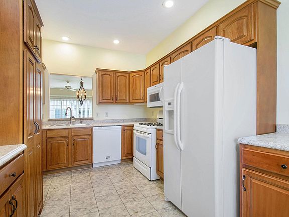 5th image of 1454 Willow Ct