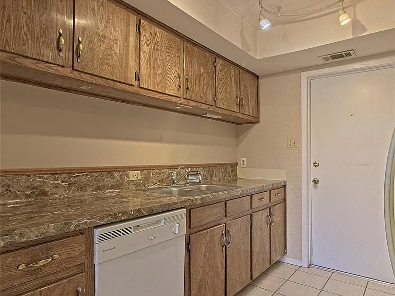 914 Garden Meadow Dr — Photo 14