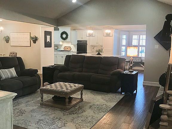 3rd image of 2705 Grand Blvd