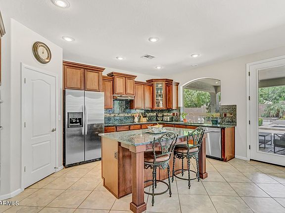 5th image of 760 E Grand Canyon Dr