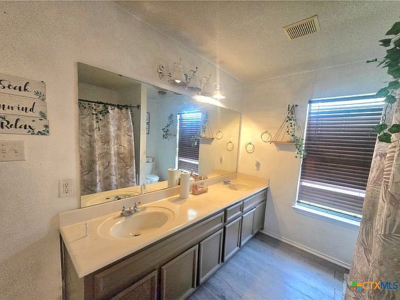 5th image of 2711 Larissa Dr